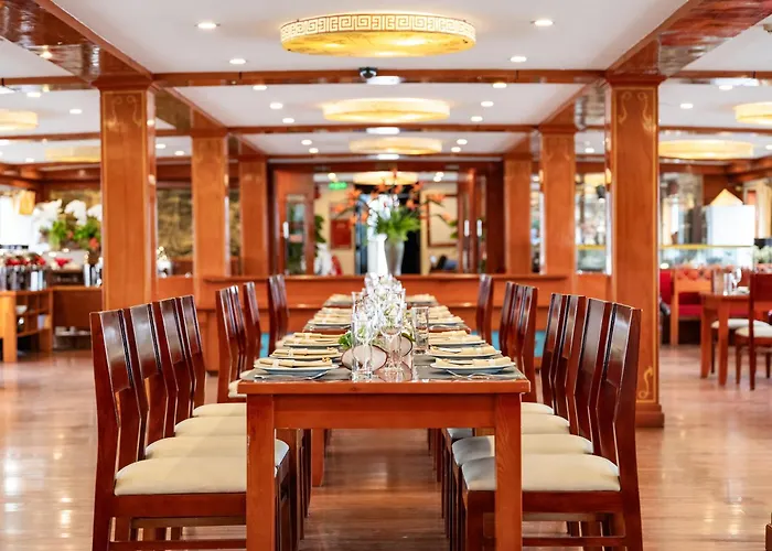 Amanda Premier Cruise Botel 5*