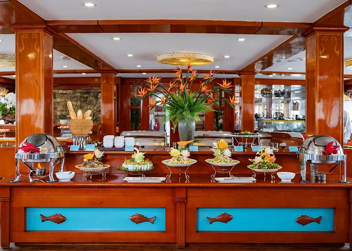 Botel Amanda Premier Cruise 5*
