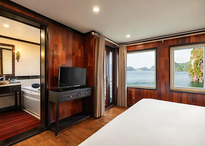 Amanda Premier Cruise Botel Ha Long